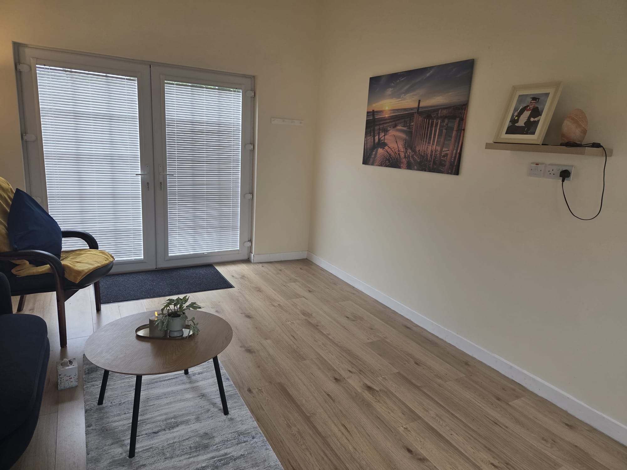 Therapy room seating area